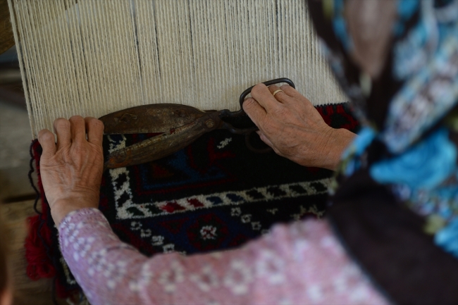Yörük kültürünün mirası halı dokumacılığını teknolojiye inat yaşatıyor